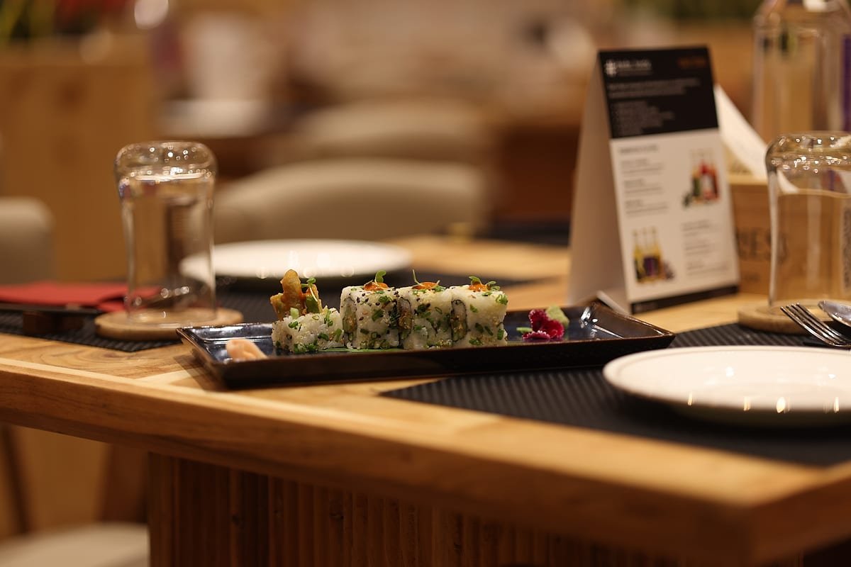 Maki, plated on indigo